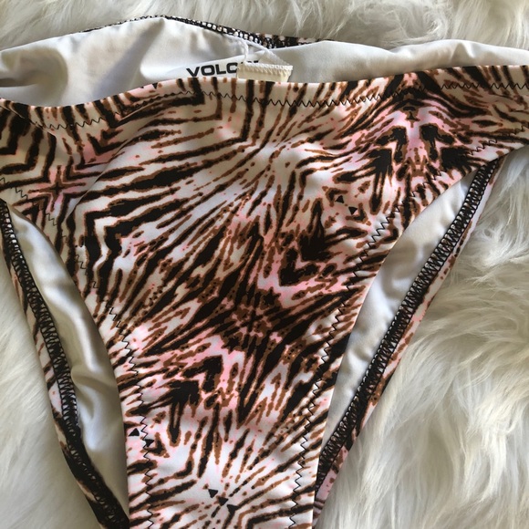 Volcom swimsuit bottoms - Picture 2 of 6